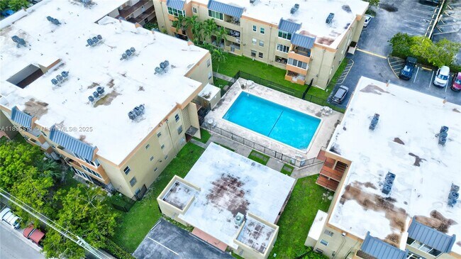 Foto del edificio - 6070 W 18th Ave