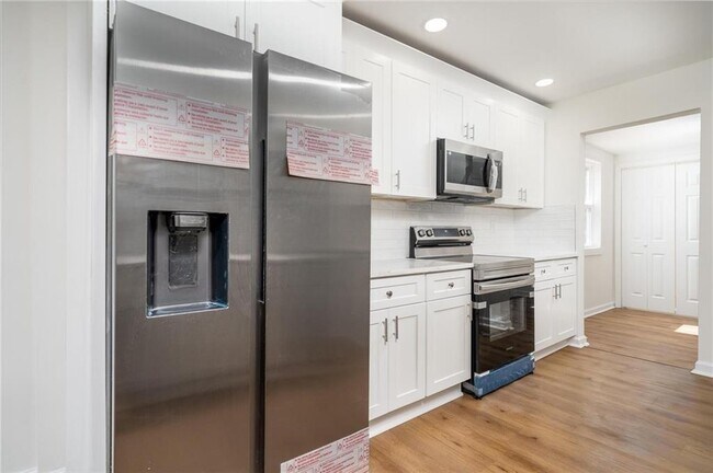 Building Photo - 2215 Gordon Cir