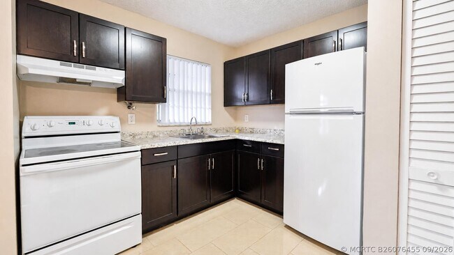 Foto del edificio - 416 Lakeside Dr