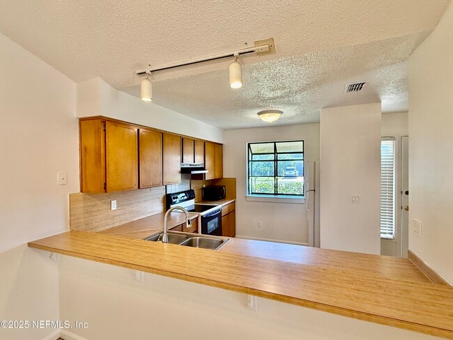 Foto del edificio - 665 S 10th St