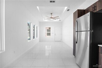 Building Photo - 18 Vision St