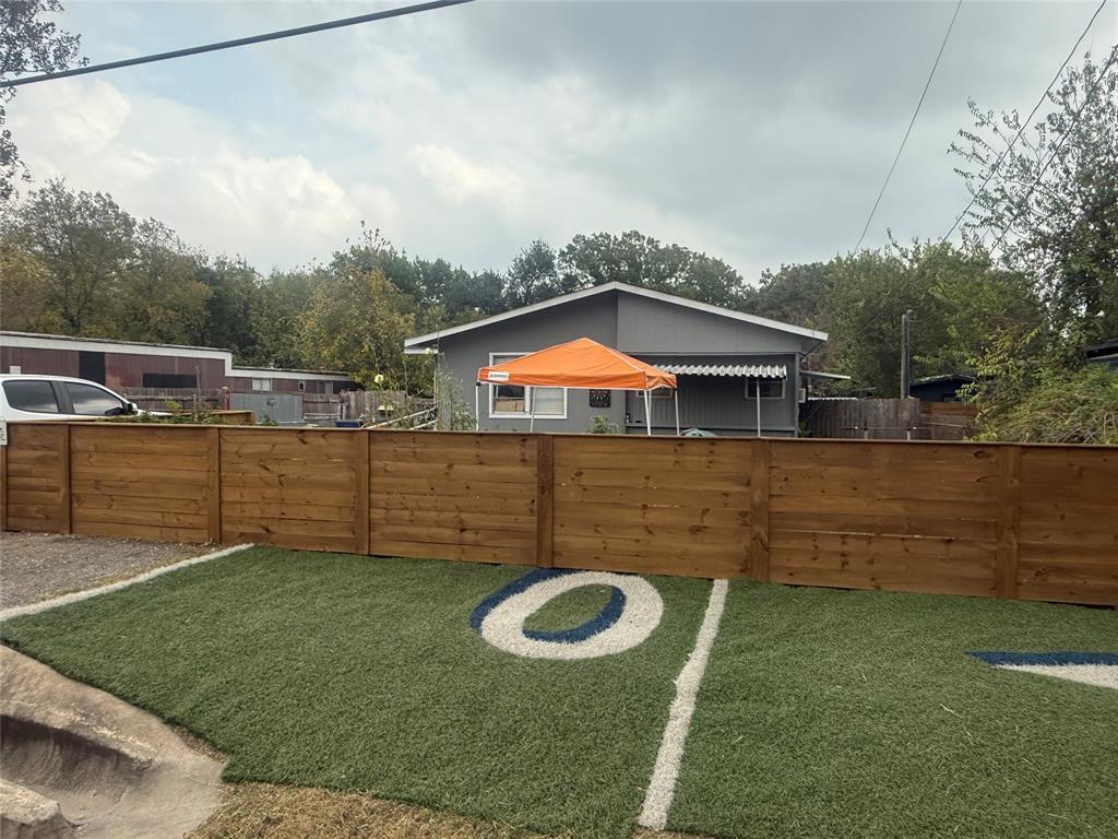 Foto principal - 5901 Nancy Dr