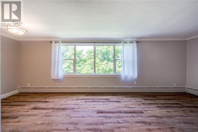 Photo du bâtiment - 2052 Courtland Dr