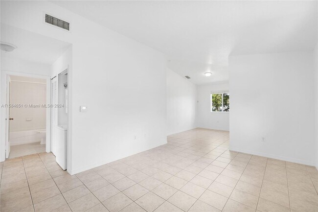 Building Photo - 1261 Southeast 28th Court Apt #206, Homest...