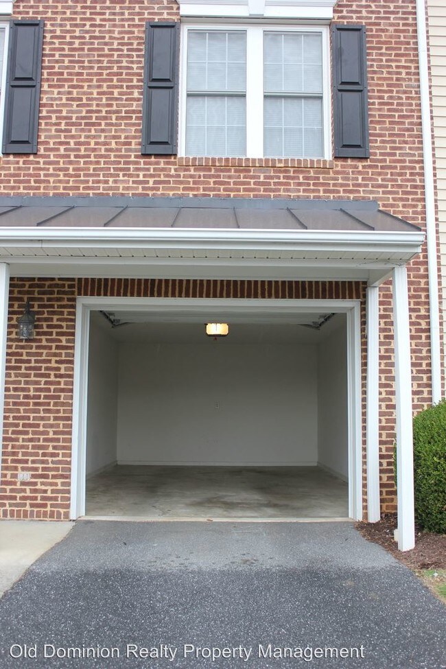 Building Photo - 2970 Diamond Spring Ln