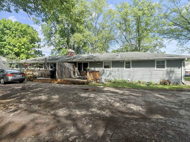 Foto del edificio - 1323 Cardinal Ln