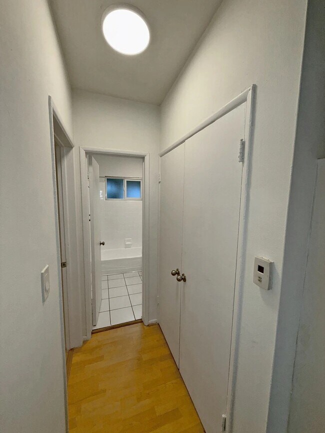 Foto del edificio - 1248 N Las Palmas Ave