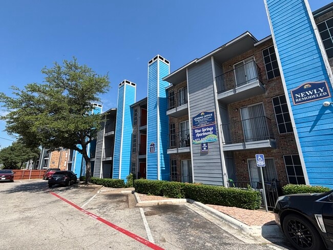 Building Photo - Blue Springs Apartments
