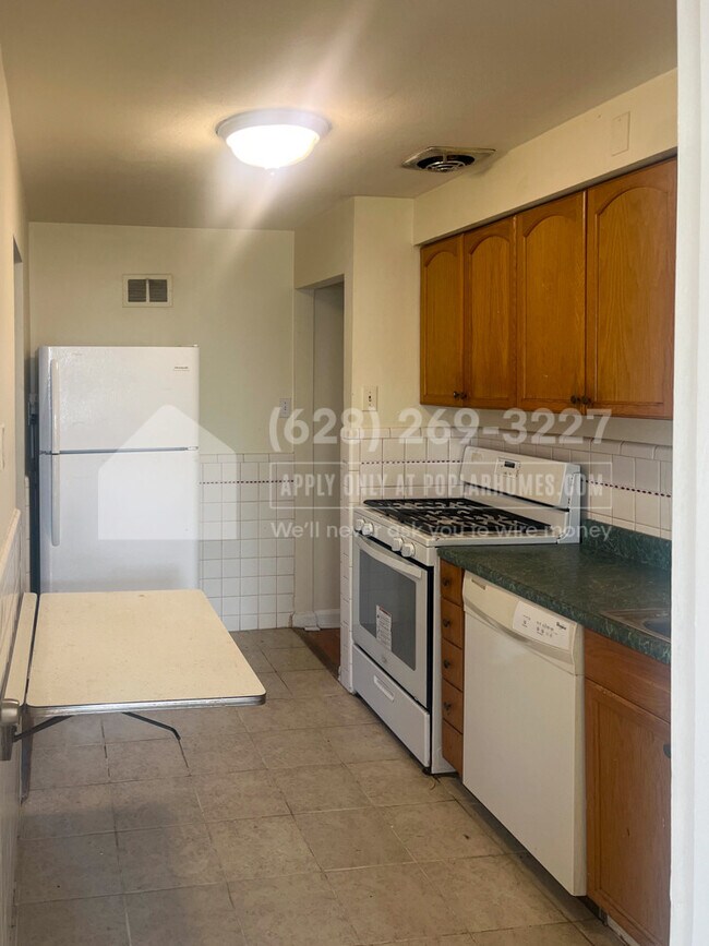 Building Photo - 1100 Ashford Dr