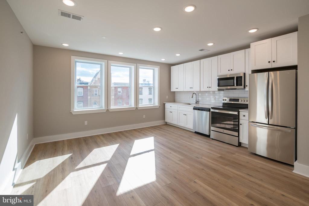 Primary Photo - 2825 W Girard Ave