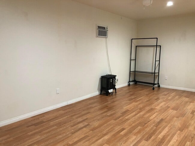 Building Photo - 3219 Gleason Ave