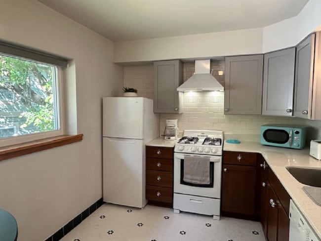 Building Photo - 415 N Dunn St