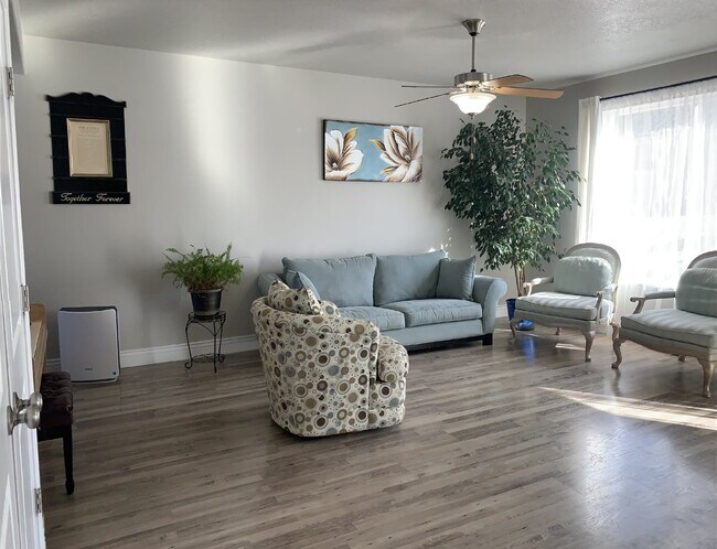 Building Photo - Charming 3 Bedroom Home with Granite Count...
