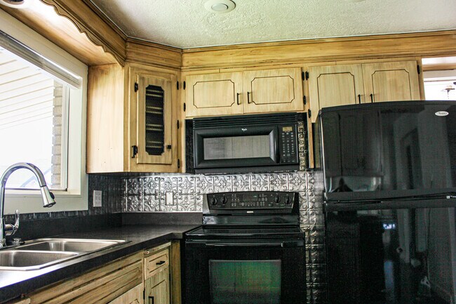 Building Photo - 697 N 1020 E