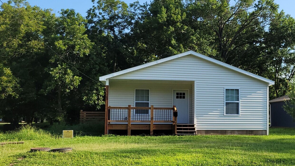 Foto principal - Stunning 3 Bedroom/2 Bath Home in Frontenac!