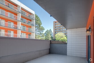 1BR, 1BA - 688SF - The Paramount