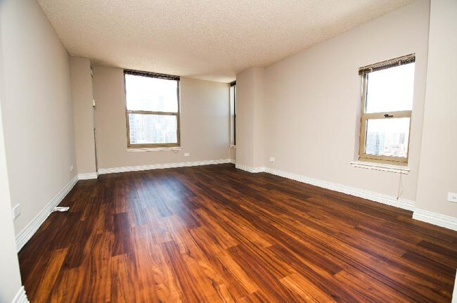 Foto del edificio - 107 W Chestnut St