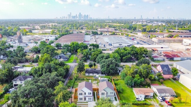 Building Photo - 162 Wallace St