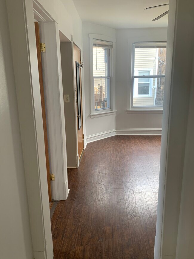 Foto del edificio - 3850 N Bernard St