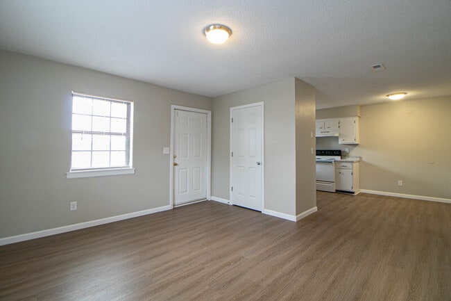 Building Photo - 7-407 Thompsonville Ln