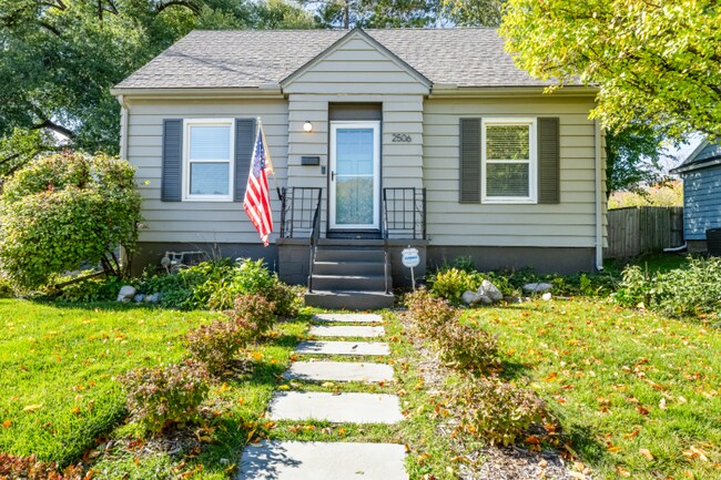 Foto del edificio - 2506 Morton Ave