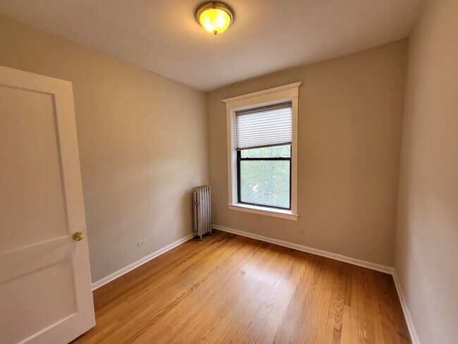Foto del edificio - 6102 S Ingleside Ave