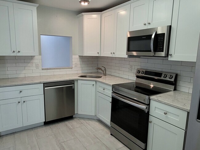 Foto del edificio - 729 Capri Isles Blvd