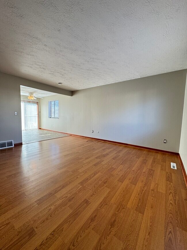 Building Photo - 3090 Highcliff Ct