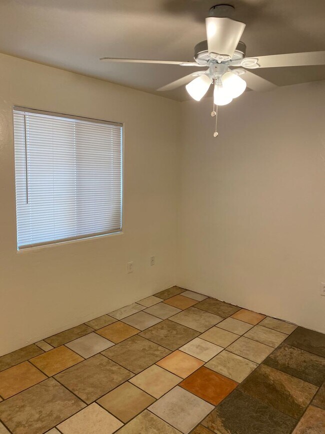 Foto del edificio - 3430 E Presidio Rd
