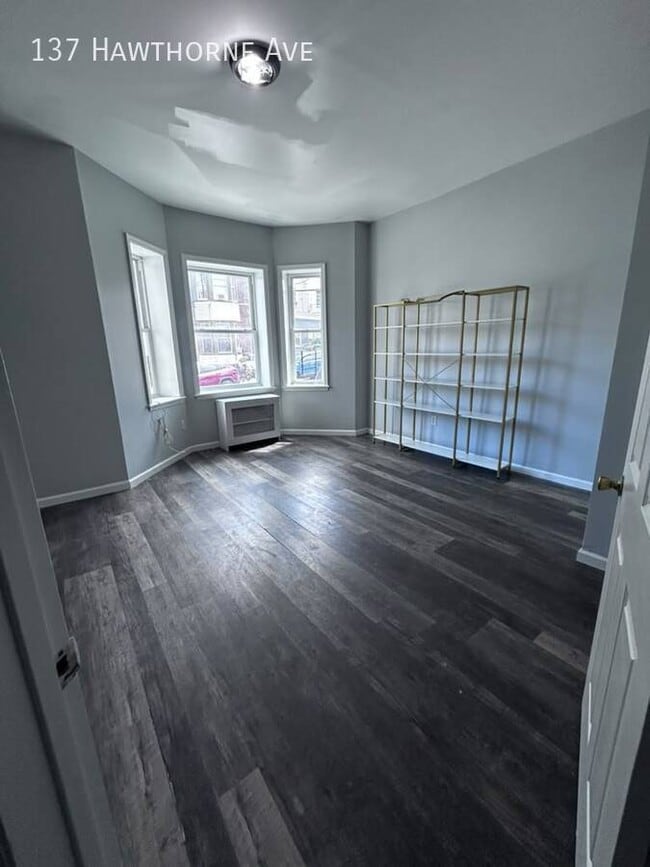 Building Photo - 137 Hawthorne Ave