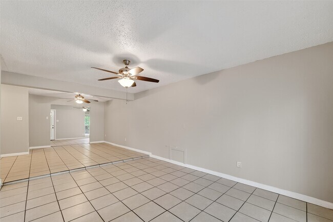 Foto del edificio - 4326 Howcher St