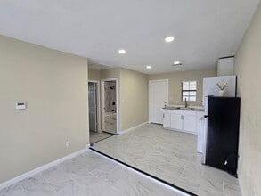 Building Photo - 8703 Berndale St