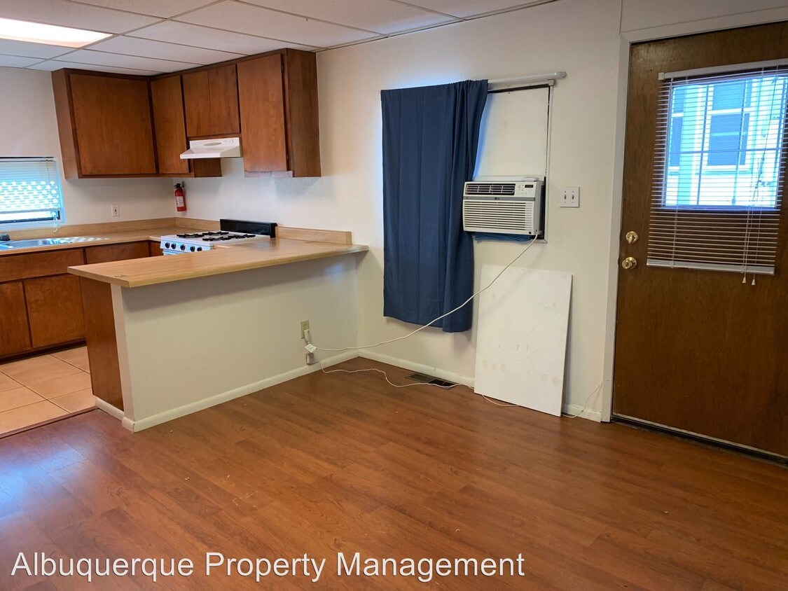 Primary Photo - 1 br, 1 bath Apartment - 310 University SE