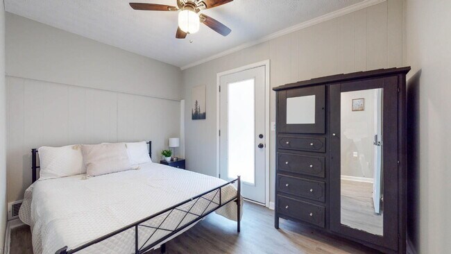 Foto del edificio - Live in Bedford Estates, a 2-minute drive to the transit stop S Hairston Rd & Manly Ct.
