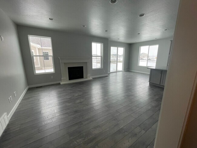 Building Photo - GORGOUS