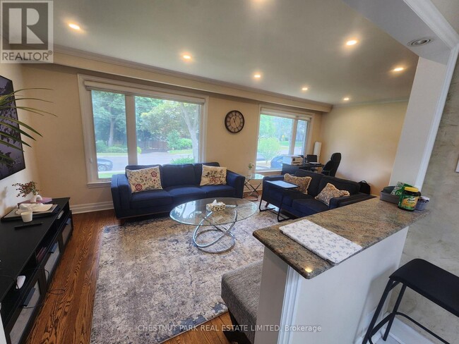 Photo du bâtiment - 184 Burbank Dr