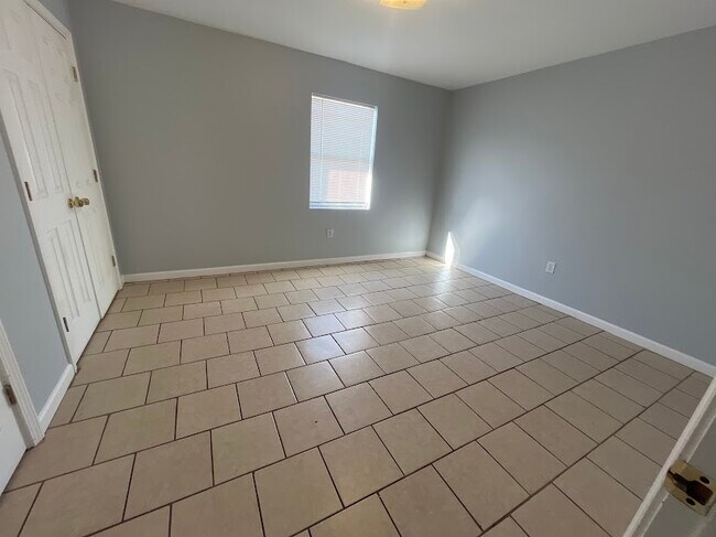 Building Photo - 1300 Bolo Ct