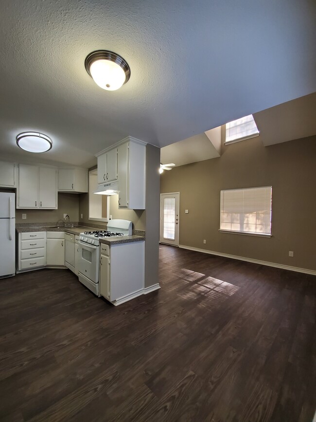 Open Dining Area - 1112 Peavy Rd