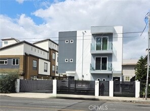 Building Photo - 6845 Haskell Ave