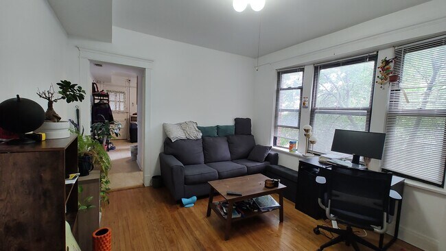 Foto del edificio - 3259 S Lowe Ave