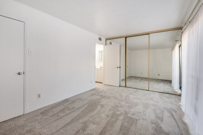 Foto del edificio - Exclusive 1 Bed Condo • 1st Floor • Pool A...