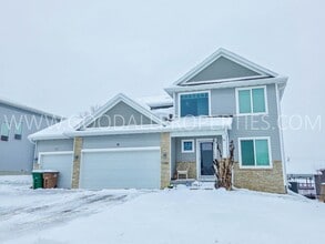 Building Photo - 1306 Green Hills Dr