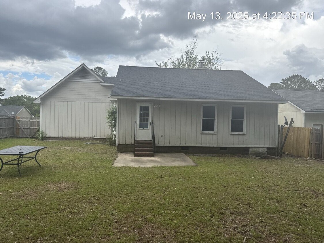 Building Photo - 1222 Skyline Dr