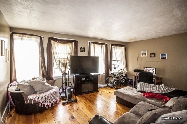Foto del edificio - 151 Homestead St