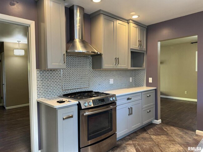 Building Photo - 417 W 31st St