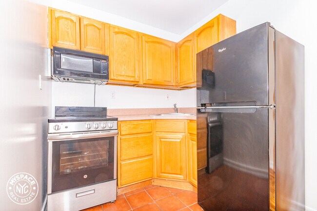 Foto del edificio - 150 Stanhope St