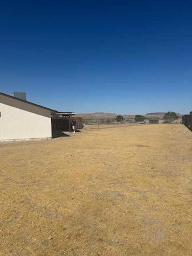 Building Photo - **751 Higgins Rd #28 Barstow** 3 bedroom 2...