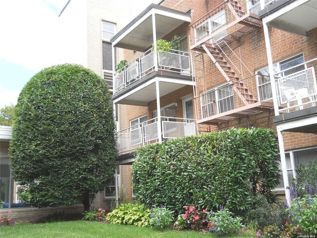 Building Photo - 1 Wooleys Ln