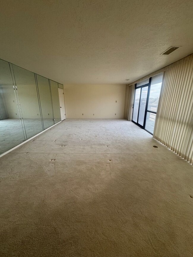 Building Photo - Beautiful Condo in Prime SLC location!
