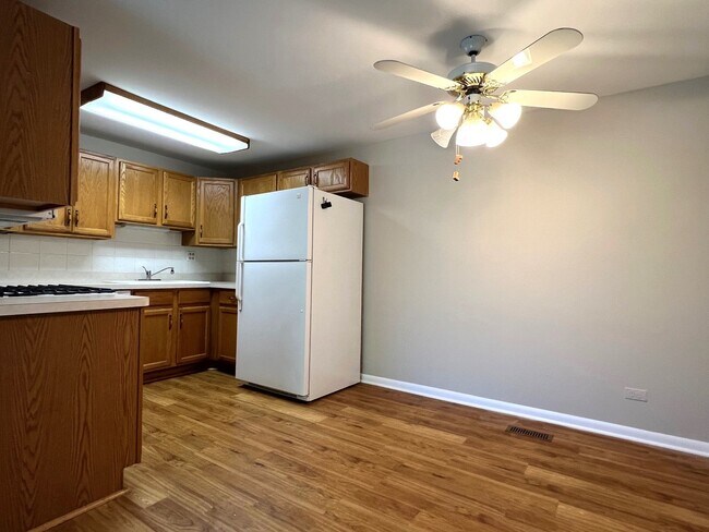 Building Photo - 1405 Tonset Ln